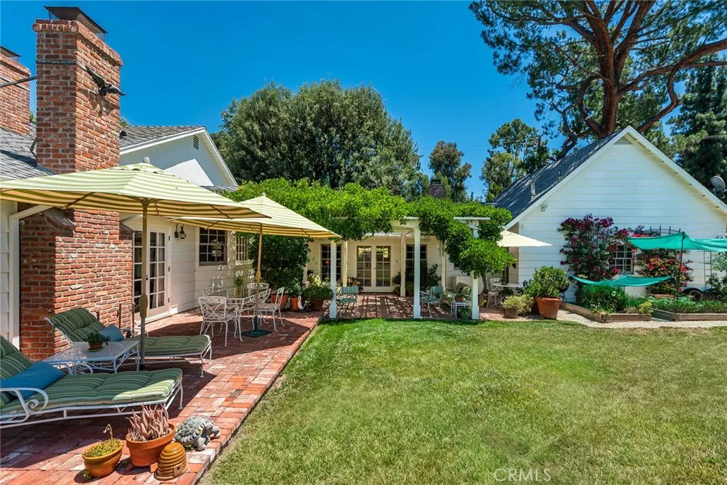 Woodland Hills, California 91364, United States, 3 Bedrooms Bedrooms, ,3 BathroomsBathrooms,Residential,Pending,182311