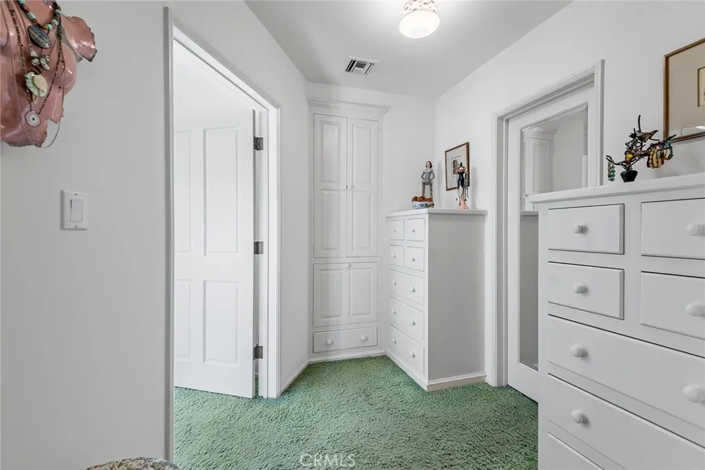 Woodland Hills, California 91364, United States, 3 Bedrooms Bedrooms, ,3 BathroomsBathrooms,Residential,Pending,182311