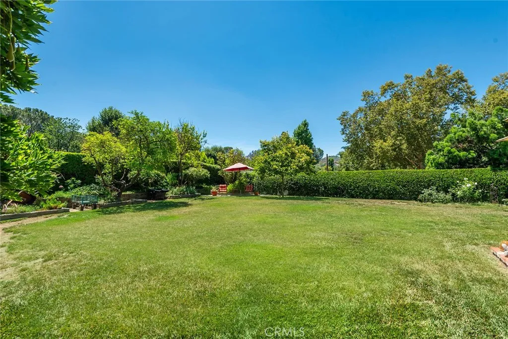 Woodland Hills, California 91364, United States, 3 Bedrooms Bedrooms, ,3 BathroomsBathrooms,Residential,Pending,182311