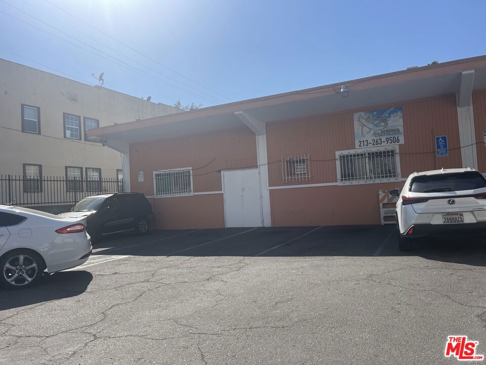 Space currently being used as a church. Approx. 2000 sq space with 2 bathrooms. Can be used as warehouse. Has shard parking with other tenants.