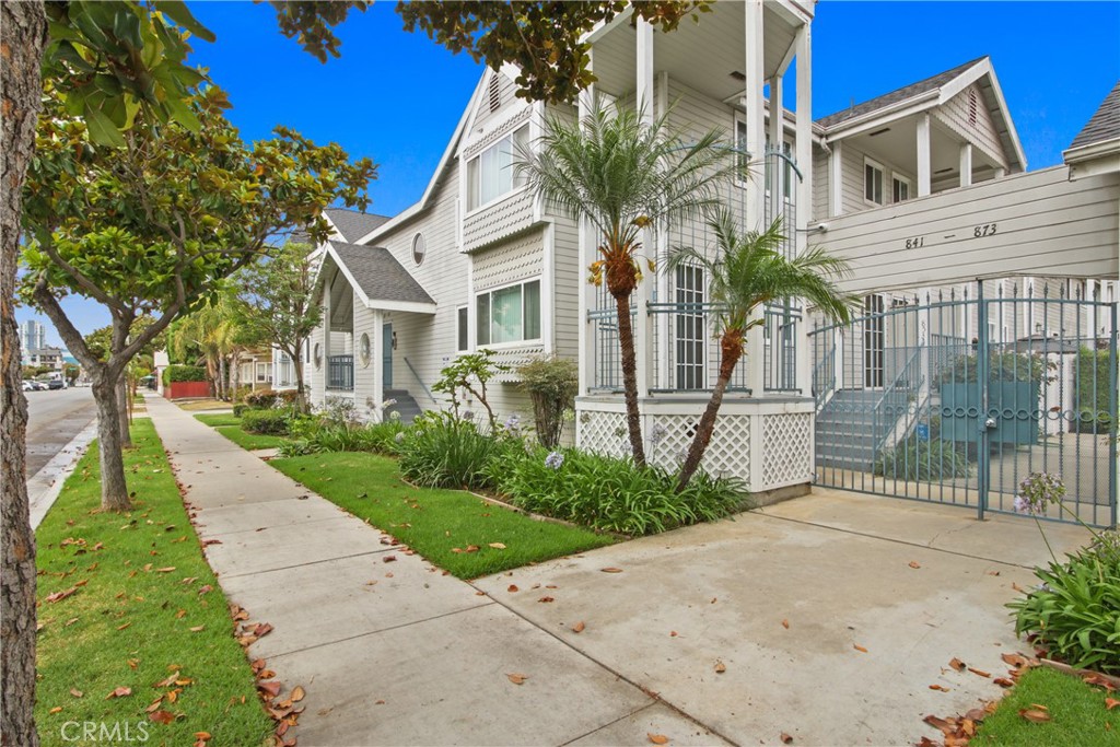 869 Magnolia Avenue