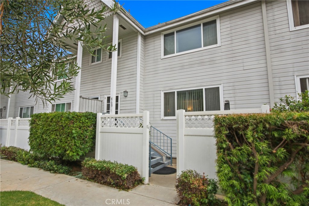869 Magnolia Avenue