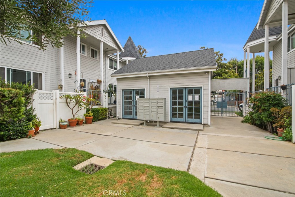 869 Magnolia Avenue