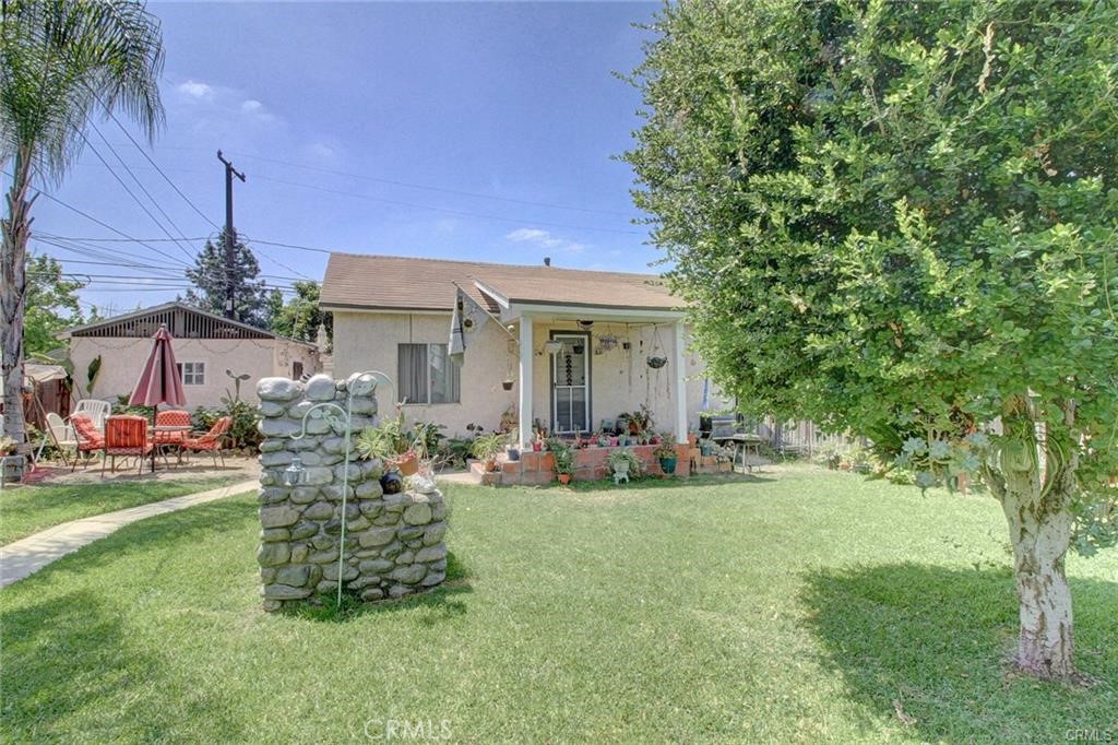 Main image without alt text