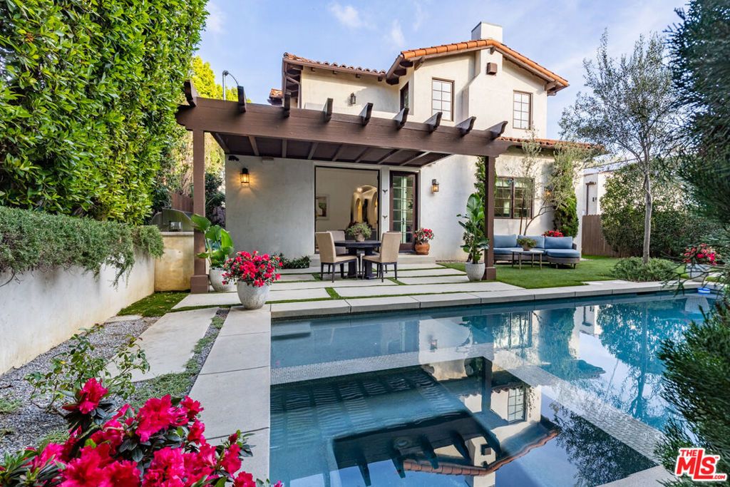 Photo of 735 N Stanley Avenue, Los Angeles, CA 90046 (MLS # 26653599)