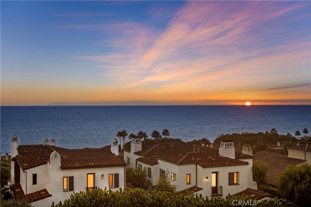 Photo of 28 Surfspray Bluff Blf, Newport Coast, CA 92657 (MLS # OC25272756)