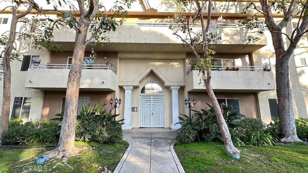 Photo of 4358 Mammoth Avenue #2, Sherman Oaks, CA 91423 (MLS # SR26096960)
