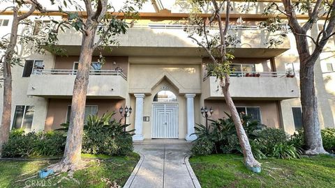 Photo of 4358 Mammoth Avenue #2, Sherman Oaks, CA 91423 (MLS # SR26096960)