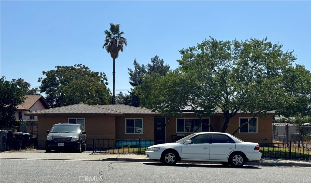 Welcome to this beautiful charming one story home in the city of Banning. Built in 1963 with open floor plan. 1740 SF with 5 bedrooms and 2 baths. Laminate wood floors one year old. Solar panels. Home include ceiling fans throughout. Large back yard with tons of possibilities. Close to restaurants, freeway, shopping centers and school.