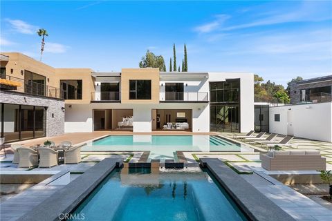 Photo of 4653 Vanalden Avenue, Tarzana, CA 91356 (MLS # SR25187866)