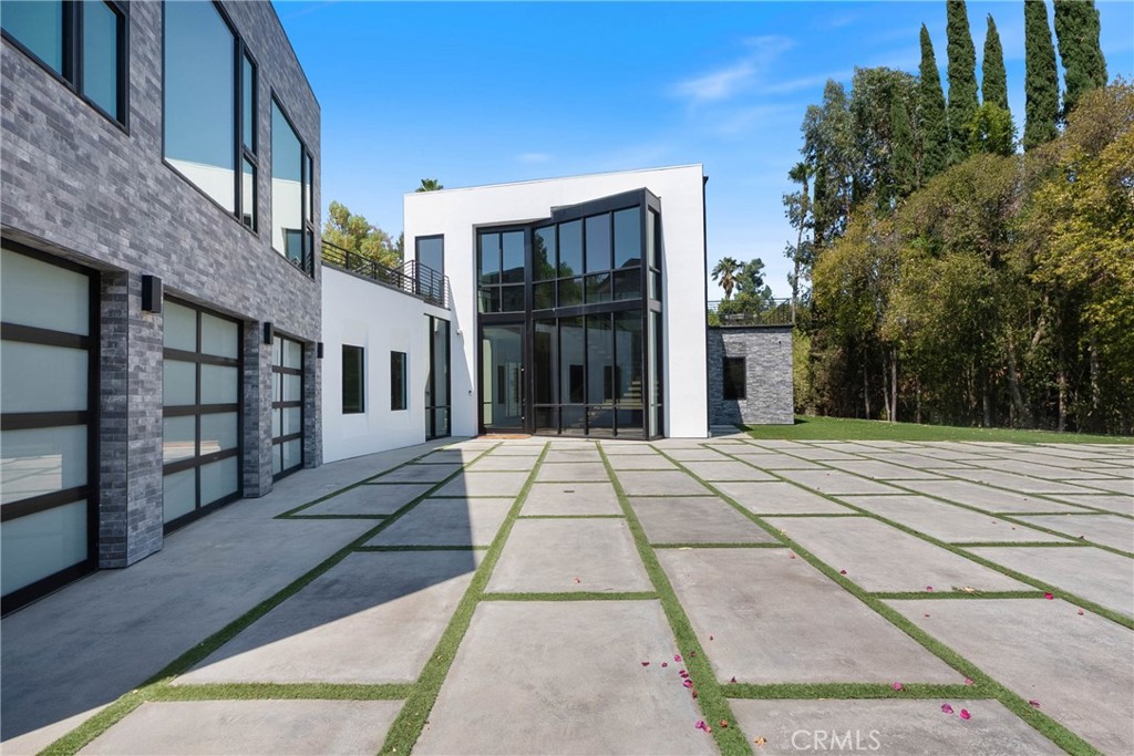 4653 Vanalden Avenue