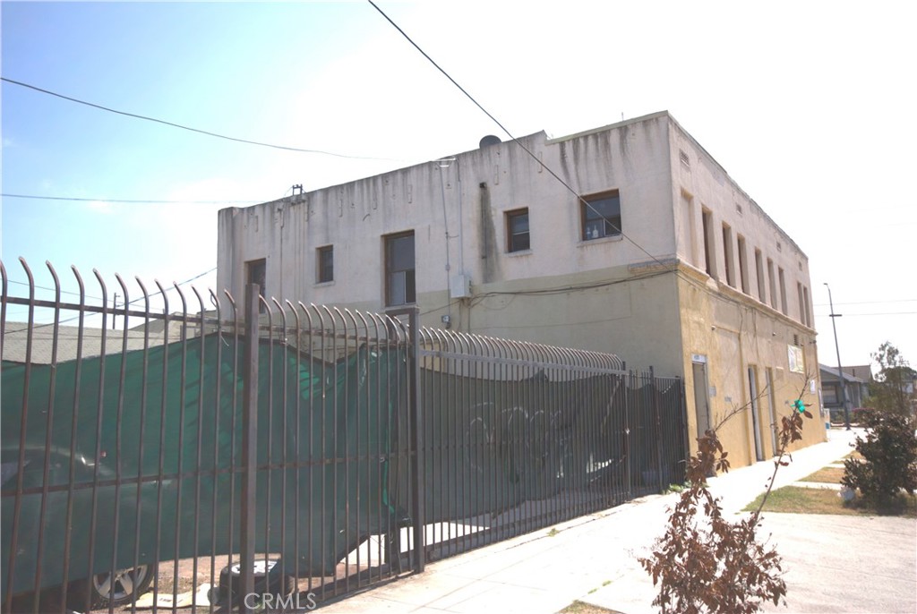 1763 W Vernon