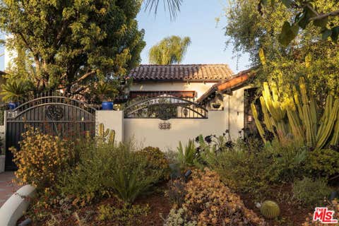 Photo of 542 N Detroit Street, Los Angeles, CA 90036 (MLS # 26851965)