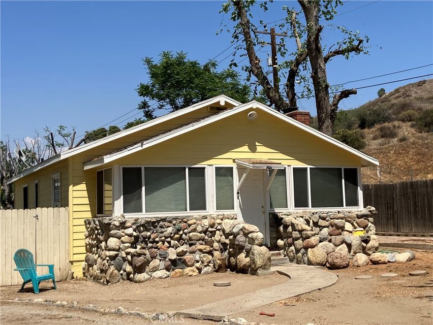 Incredible investment opportunity to own an SCUR5 Zoned Property in a Prime Santa Clarita Location! This charming home boasts a huge, fully fenced lot, detached garage (currently converted for storage) and ideal location just minutes to Santa Clarita amenities and the 14 freeway!