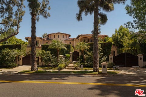 Photo of 1008 Lexington Road, Beverly Hills, CA 90210 (MLS # 26849903)