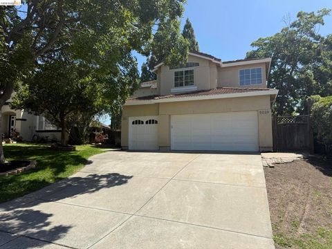 Photo of 5029 Bridle Way Way, Antioch, CA 94531 (MLS # 41132761)