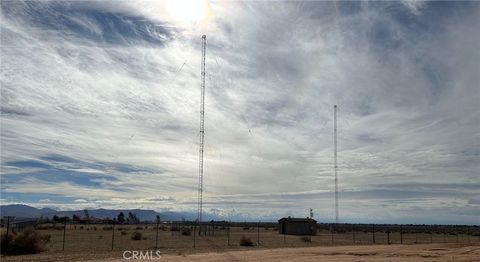 Photo of 23291 Zuni Road, Apple Valley, CA 92307 (MLS # HD25263342)