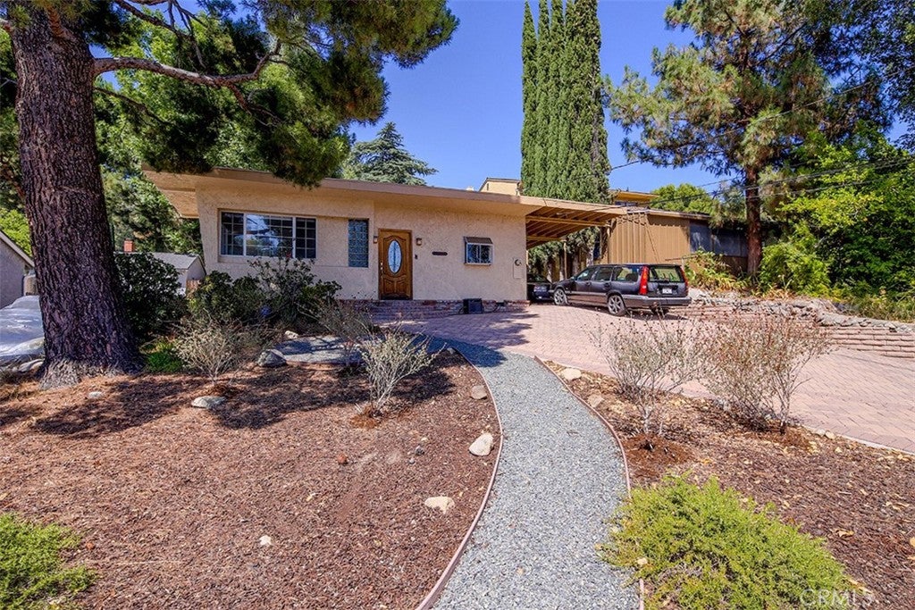 3953 Santa Carlotta St, La Crescenta CA 91214