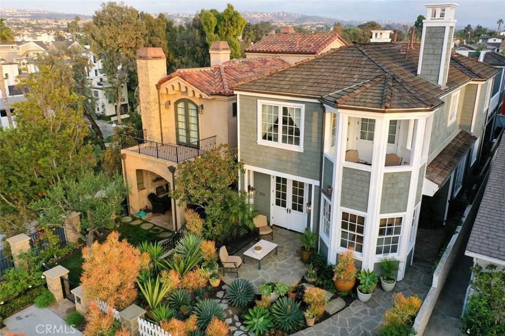 Photo of 320 Heliotrope Avenue, Corona Del Mar, CA 92625 (MLS # OC26038961)