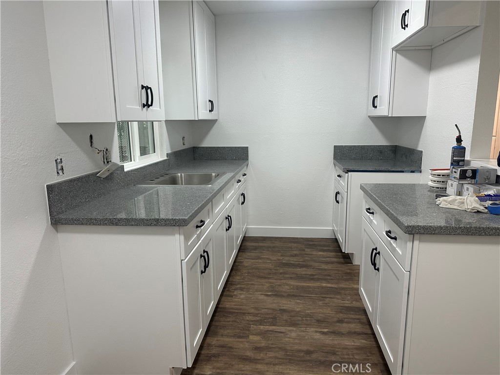 WARM AND COZY APARTMENT
2 spacious bedrooms
1 fully remodeled bathroom
Hardwood floors
Updated kitchen and fresh paint
2 carport parking spaces + plenty of street parking
Great Location:
In the city of San Bernardino, close to restaurants, shopping centers, and with easy freeway access.
Move-in ready!
DON'T MISS OUT ON THIS BEAUTIFUL UNIT. IT WONT LAST LONG ON THE MARKET. SET UP YOUR APPOINTMENT.