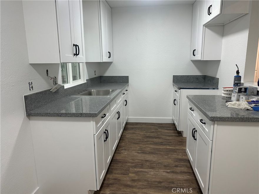 WARM AND COZY APARTMENT 

2 spacious bedrooms

1 fully remodeled bathroom

Hardwood floors

Updated kitchen and fresh paint

2 carport parking spaces + plenty of street parking

Great Location:

In the city of San Bernardino, close to restaurants, shopping centers, and with easy freeway access.

Move-in ready!

DON'T MISS OUT ON THIS BEAUTIFUL UNIT. IT WONT LAST LONG ON THE MARKET. SET UP YOUR APPOINTMENT.