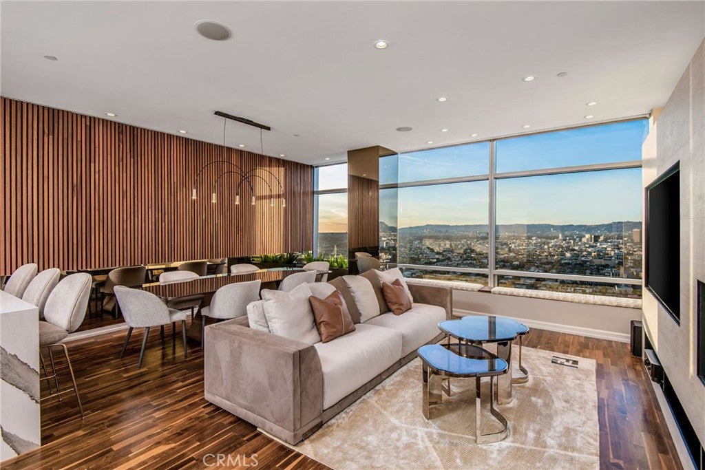 900 W Olympic Boulevard