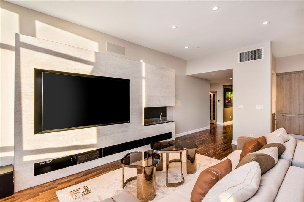 900 W Olympic Boulevard 38D