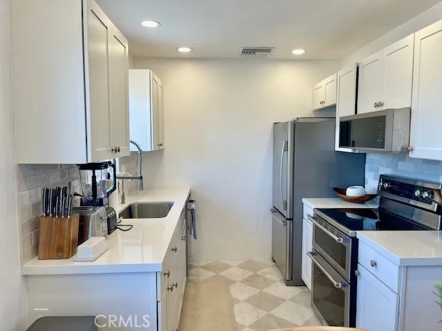 Carlsbad, California 92008, United States, 2 Bedrooms Bedrooms, ,1 BathroomBathrooms,Residential,Active,180793