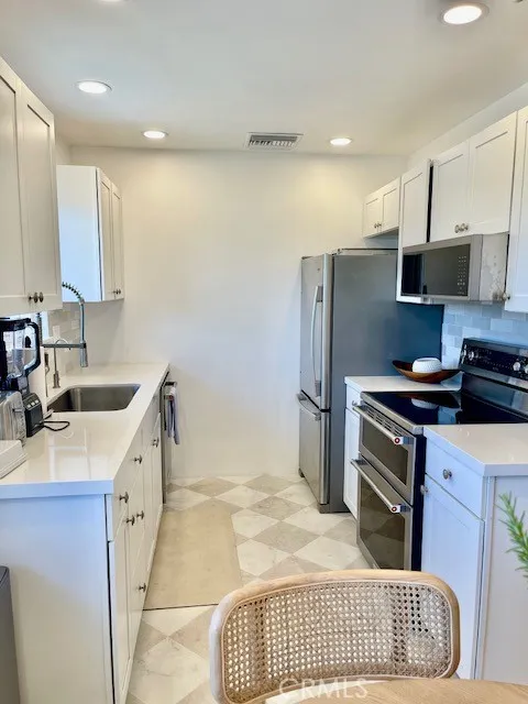 Carlsbad, California 92008, United States, 2 Bedrooms Bedrooms, ,1 BathroomBathrooms,Residential,Active,180793