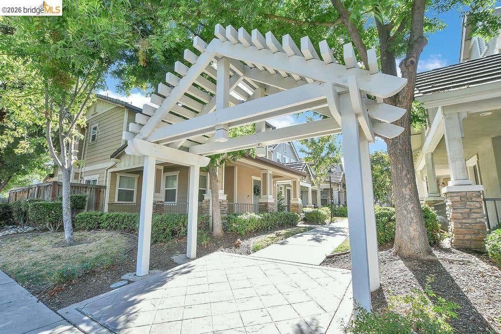 Photo of 101 Pelican St ST, Brentwood, CA 94513 (MLS # 41144099)