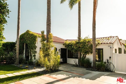 Photo of 331 N Kilkea Drive, Los Angeles, CA 90048 (MLS # 26905339)