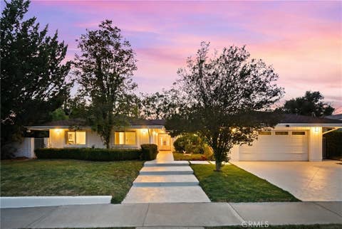 Photo of 22615 Dardenne Street, Calabasas, CA 91302 (MLS # SR26137523)
