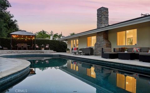 Photo of 22615 Dardenne Street, Calabasas, CA 91302 (MLS # SR26137523)