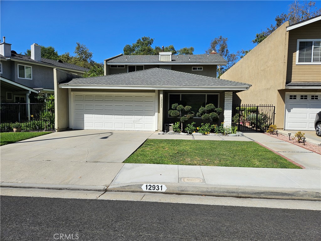 Well maintained Single Family Detached Home with a main floor bedroom. View and the privacy of the Oak Creek Park. Quiet Cul De Sac location. Walking distance to Biola University, the La Mirada Park and Golf course are just around the corner. HOA amenities include a pool and tennis court.220V charger and the water softener are installed.