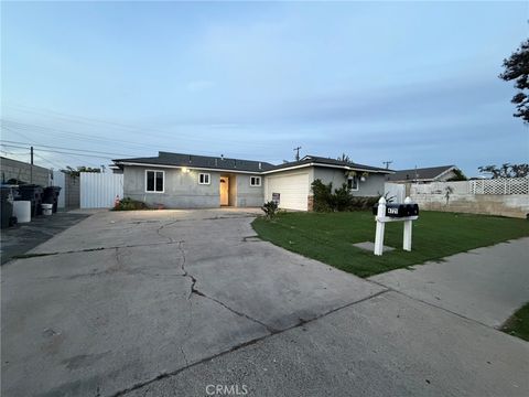 Photo of 4721 W Oakfield Ave, Santa Ana, CA 92703 (MLS # OC25264247)