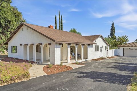 Photo of 944 Alamosa Dr, Claremont, CA 91711 (MLS # WS26065278)