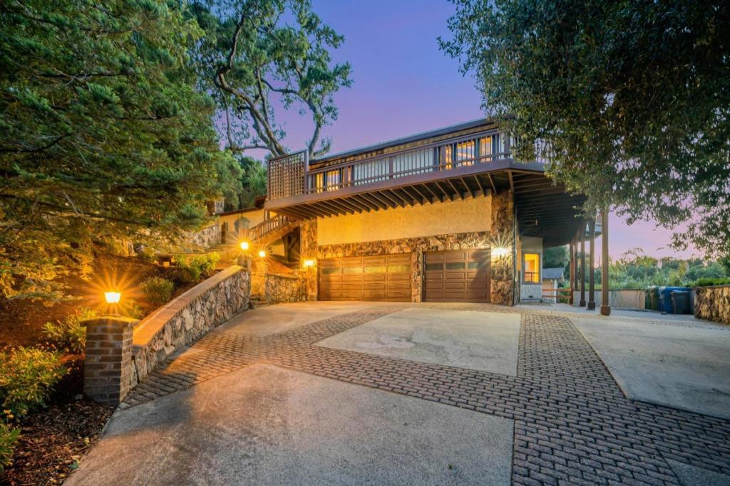 17255 Holiday Drive