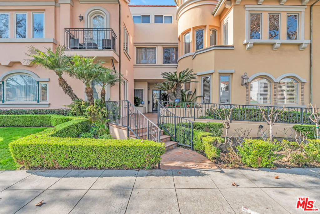 Properties 1 143 N Arnaz Drive 304