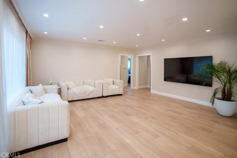 Photo of 15500 Chatsworth St, San Fernando, CA 91345 (MLS # SR26043210)