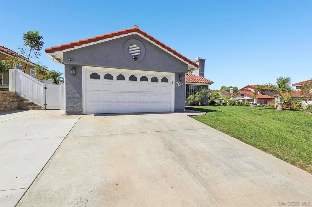 700 Baylor Ave
