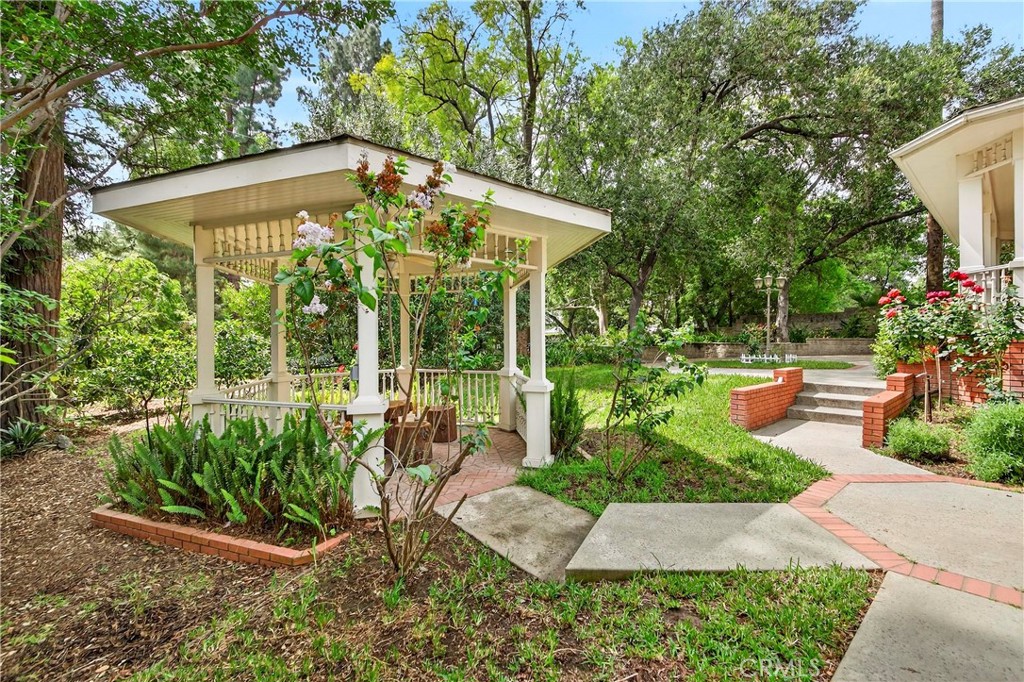 465 W Highland Avenue