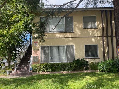 Photo of 14225 Riverside Dr, Sherman Oaks, CA 91423 (MLS # SR26057331)
