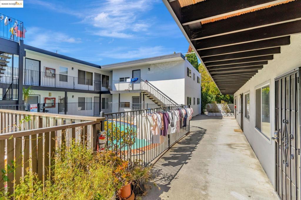 BERKELEY CENTRAL - Residential Income