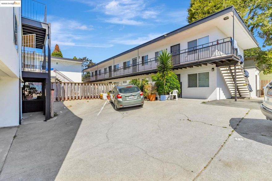 Well Maintained Large Berkeley investment in MId Century Modern Apartment House.  Parking Pool and laundry room.  Close to downtown. Great mix on Studio, one bedroom and two bedroom units. A prize property!
