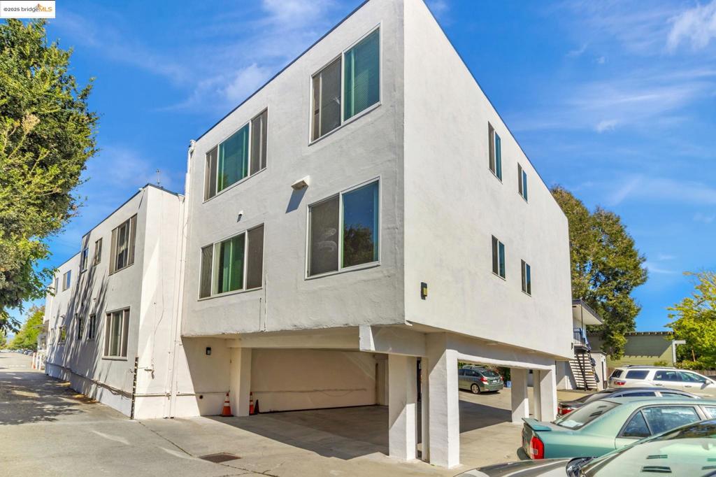 BERKELEY CENTRAL - Residential Income