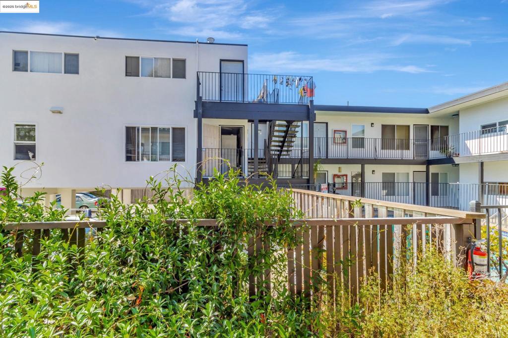 BERKELEY CENTRAL - Residential Income