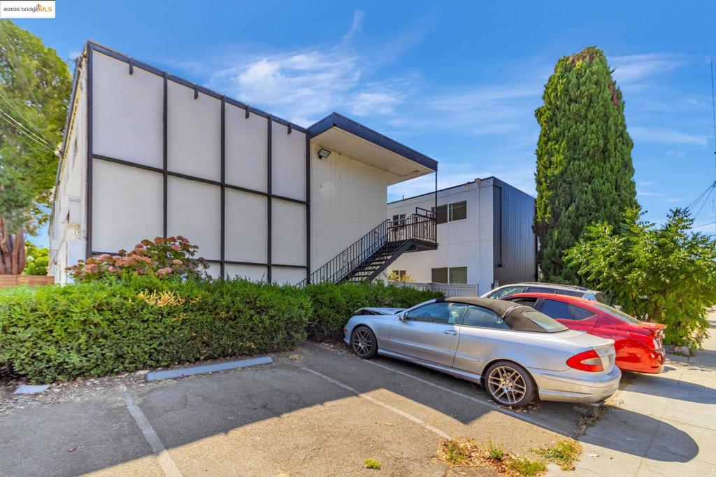 BERKELEY CENTRAL - Residential Income