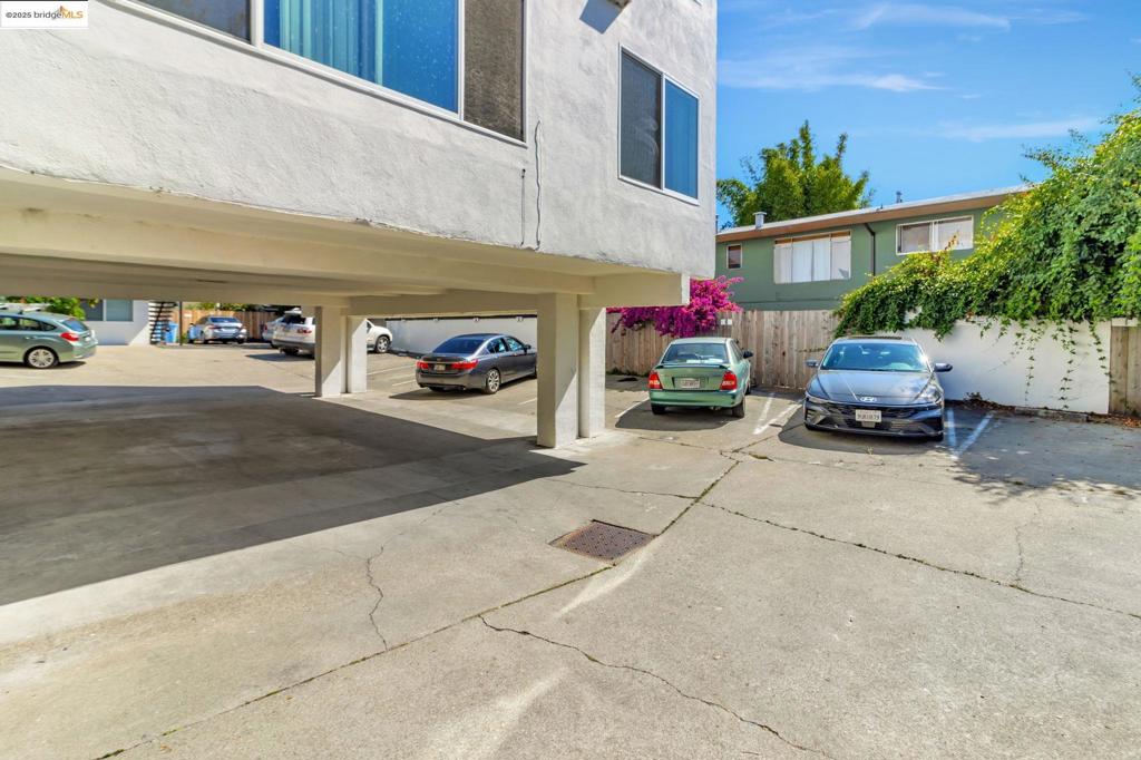 BERKELEY CENTRAL - Residential Income