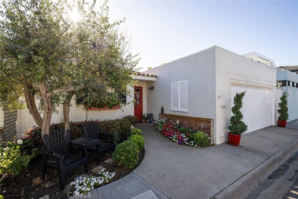 Photo of 120 Via Undine, Newport Beach, CA 92663 (MLS # NP26057186)