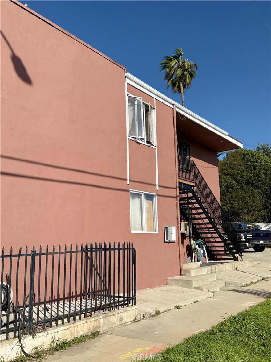 Seize this rare chance to own a lucrative 4-plex near Boyle Heights. This property consists of 4 1 bedroom/1 bathroom units. Units have been recently renovated on the inside. Convenience is key, with four parking spaces and a short distance to Downtown Los Angeles. Ideal for first-time investors, this property is a "starter pack". Additionally, its proximity to USC and Crypto.com Arena adds to its allure. Don't miss out on this opportunity in a prime location!
